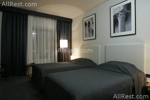 Atrium Hotel 8